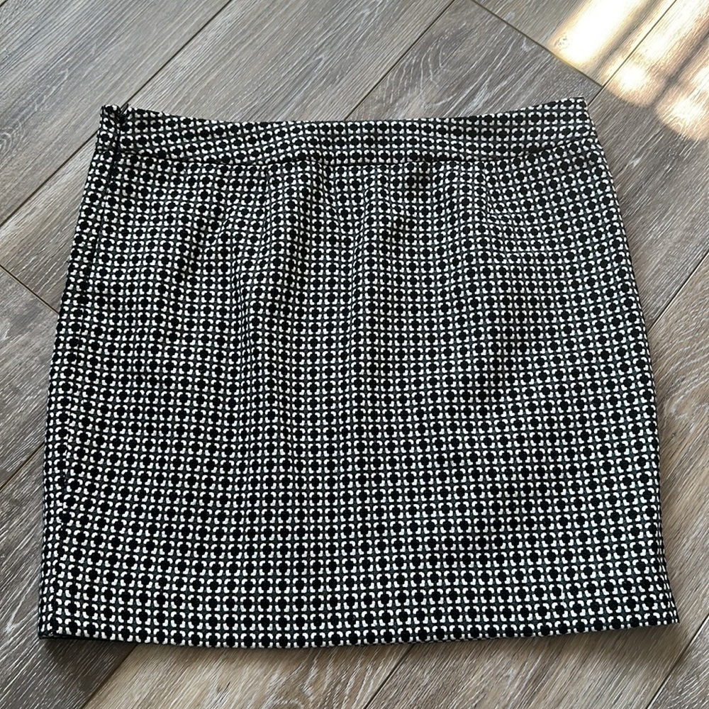 🛍️  perfect for winter or fall mini skirt 65% polyester 25% rayon and lining.